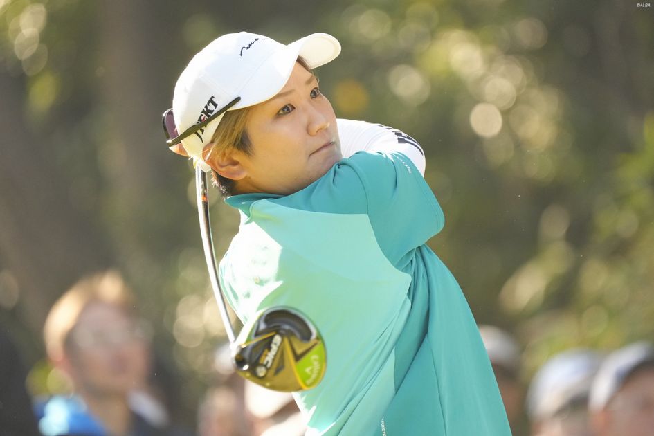 成田美寿々が青木瀬令奈らと新年初ラウンド 難関コースで縁起の良い好