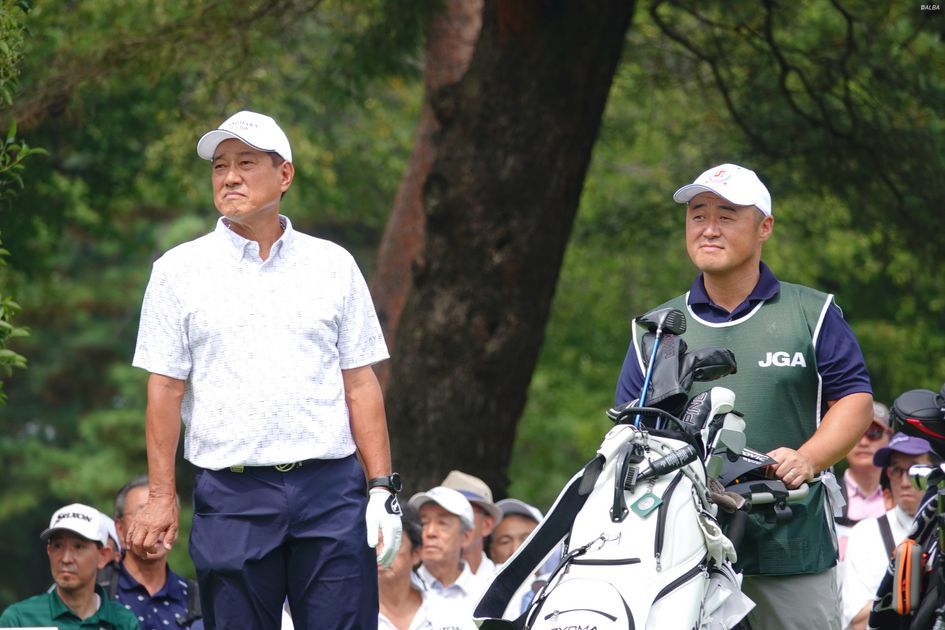 元巨人軍・原辰徳が『82』発進 キャディはベスト“63”の実力者