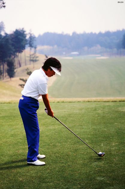 日本人初の米賞金女王！ 岡本綾子のスイングは“止まらない”から飛んで