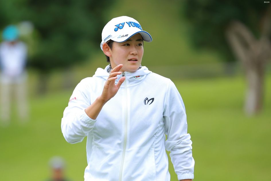 岩井姉妹サイン帽子手袋です。