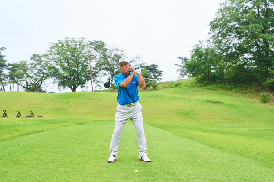 シニアプロはトップで左ヒジを伸ばさない！ 63歳で268ヤード飛ばす久保