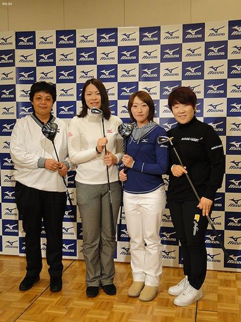 岡本綾子が飛距離性能を賞賛！「ミズノ JPX 825」シリーズ登場