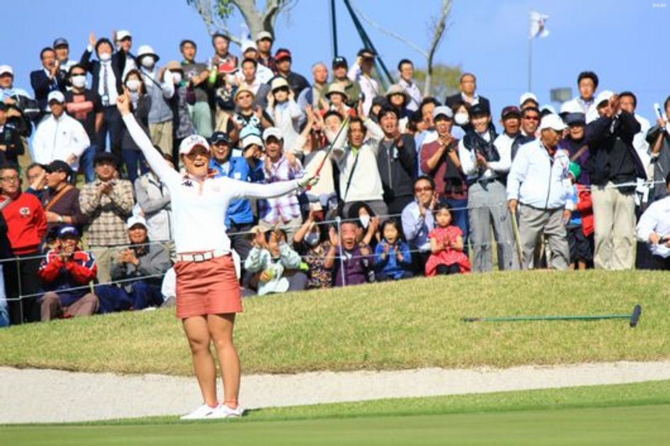 渡邉彩香が劇的イーグルで逆転V！“こだわりの”3鉄で勝利を引き寄せる
