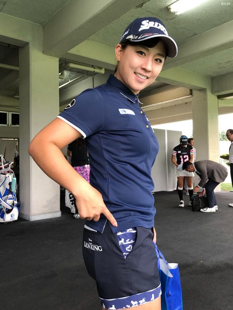 香妻琴乃のお尻に猛獣！？【きょうの“パンチショット”】 - ゴルフ総合