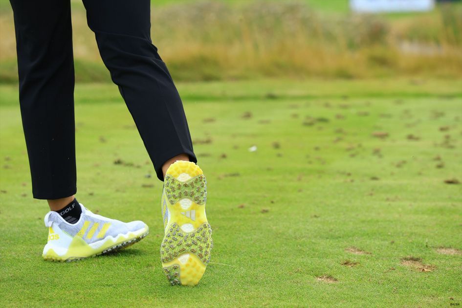 渋野日向子が全英で履く“ジッパー付きシューズ”の正体は、人気シリーズ