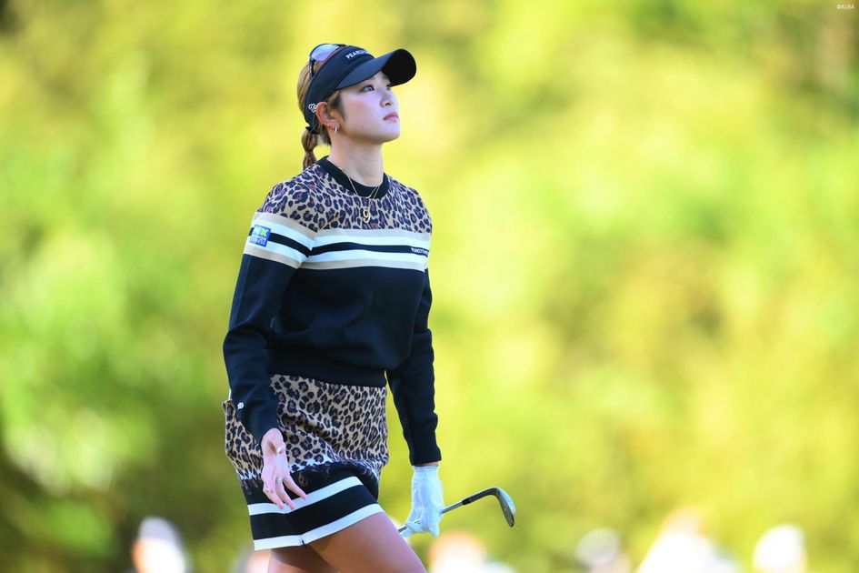 ウェアはヒョウ柄なのに…黒のサンバイザー!? 原英莉花があの“猫耳”を