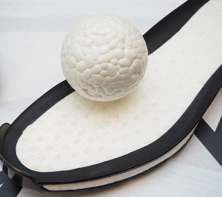 アディダスの“糸フィット”スパイクレスは新感覚の履き心地!? - ゴルフ