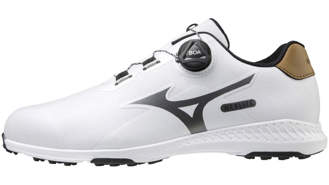 ここまで軽く、防水のアッパーを選べるミズノの新作スパイクレス