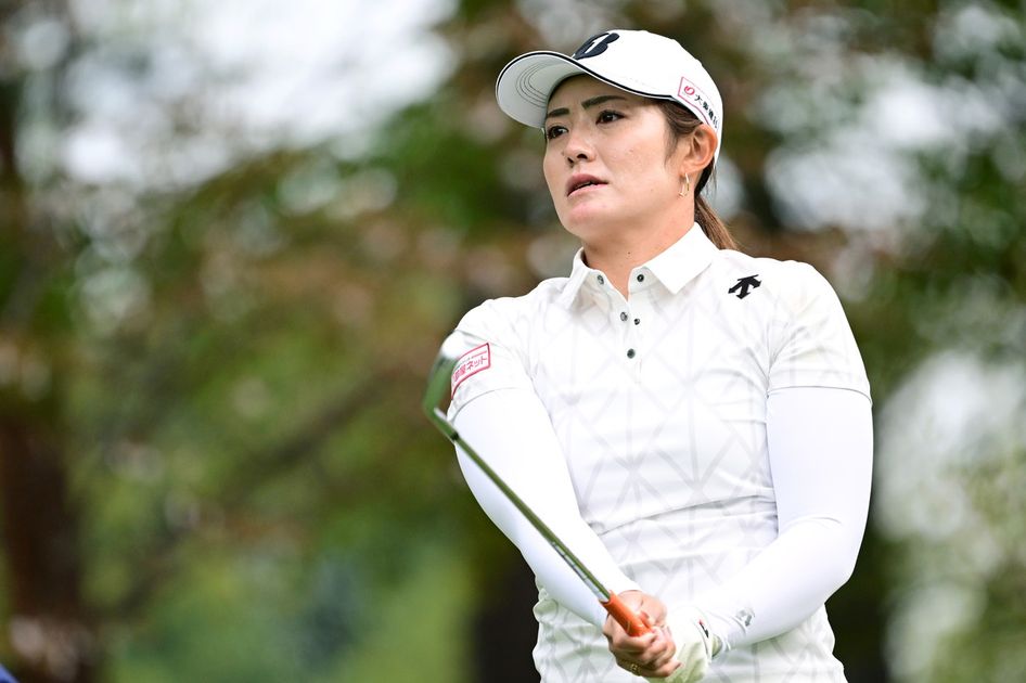 女子プロゴルフ岡本綾子プロ直筆サイン入りボールホンマ製現品限り激