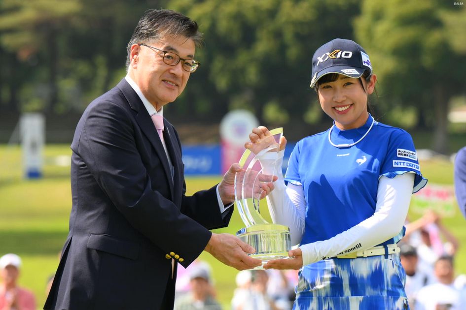 人気】菅沼菜々直筆サイン色紙 プロゴルファー ツアー3勝目