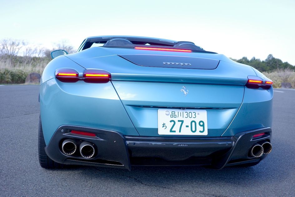 オープンカーにもなるのに何だこの上品なフェラーリは⁉ 助手席に愛用の