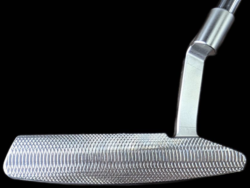 ゼロトルクが流行る中「アプローチ感覚」で打てるパター!? ライ角62度