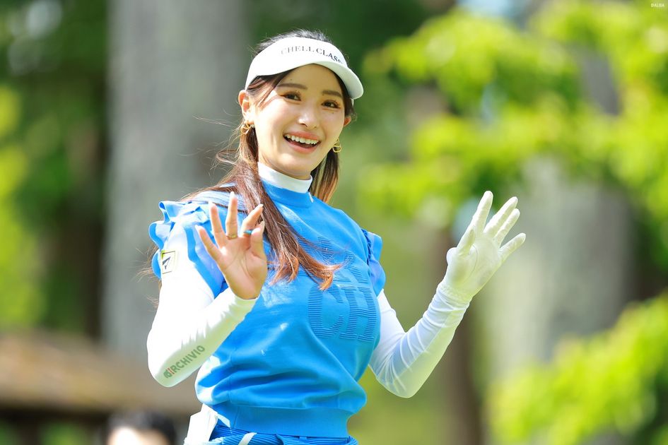 臼井麗香がプロ野球の始球式に登場！ 投球はキャッチャーに届いた