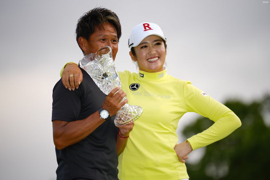 EPOCH ONE 稲見萌寧⁄JLPGA 女子プロゴルフ 10枚限定サインカード EPOCH