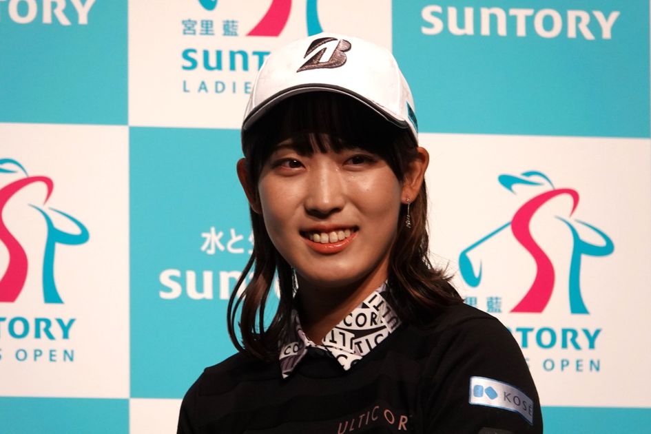 渋野日向子プロ、馬場咲希プロ　宮里藍サントリーレディースサイン入りバイザー 渋野日向子プロ、馬場咲希プロ 宮里藍サントリーレディースサイン入り