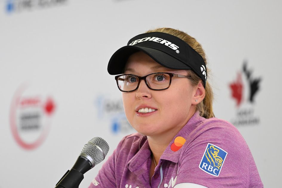 突如“メガネ女子”に変身 地元大会に臨むブルック・ヘンダーソンの大