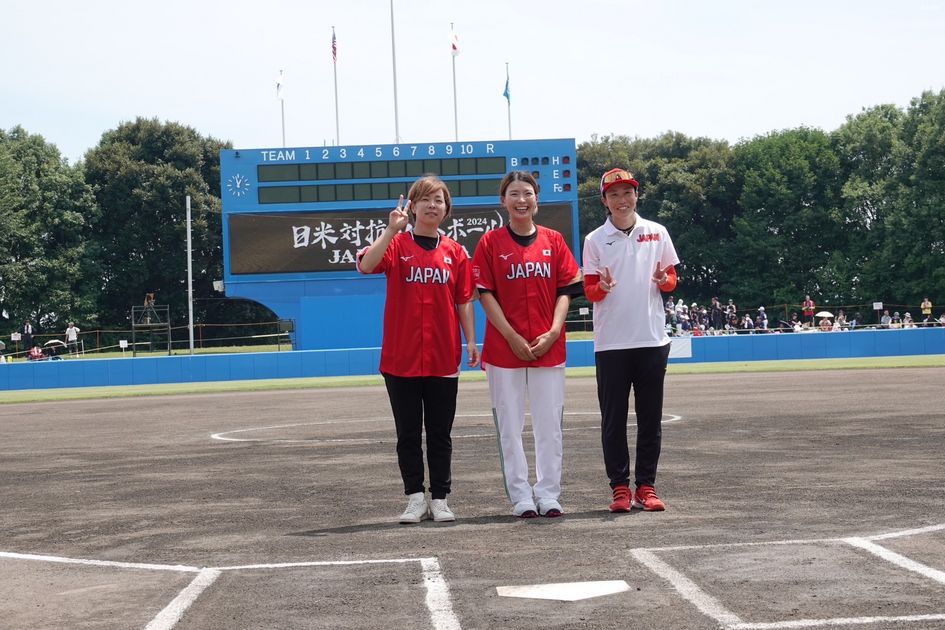 渋野日向子がソフトボール始球式で剛球披露 4年後の“五輪復活”にも喜び