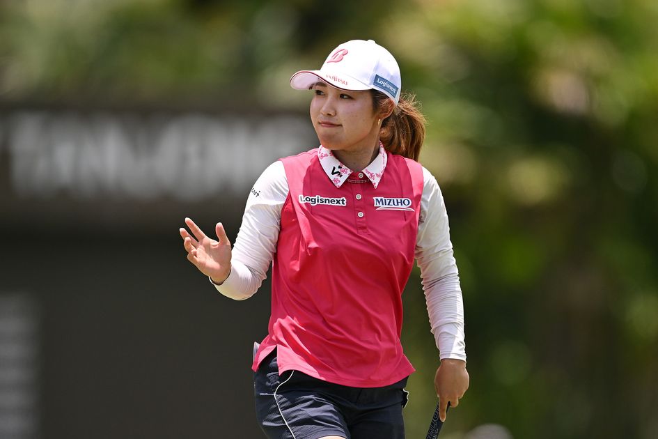 エリエール女子オープンゴルフ古江彩佳プロサイン入りフラッグとキーホルダー ゴルフ古江彩佳、「ボチボチ」無難に滑り出す 日本女子オープン - 日本
