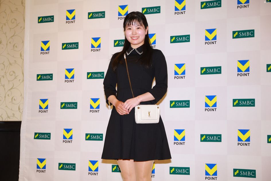 【未使用】尾関彩美悠 サイン入りポーチ サロンパスカップ ホールインワン 未使用】尾関彩美悠 サイン入りポーチ サロンパスカップ
