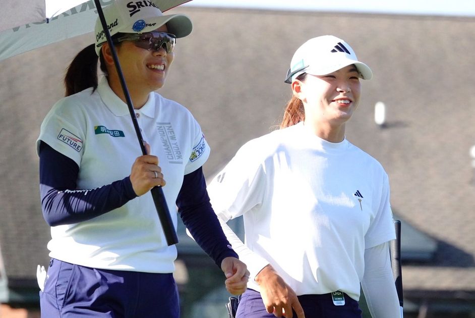 LPGAダウ選手権ペア　渋野日向子、勝みなみ直筆サイン入りAdidasバイザー チャンスからの3パットで暗転 渋野日向子＆勝みなみ「どのチーム