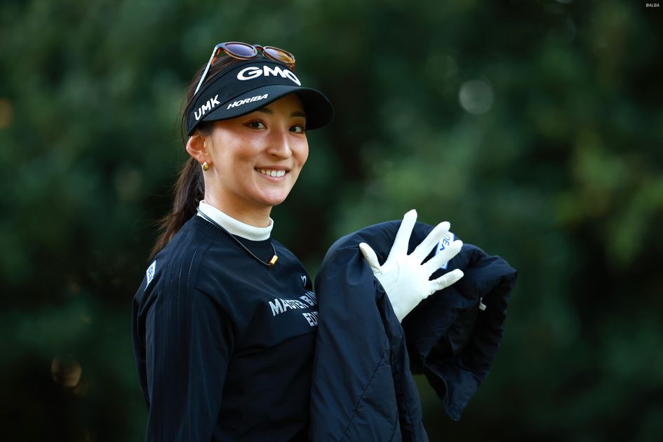 JLPGAマーカー(原英莉花、堀琴音、菅沼菜々、稲見萌寧) 菅沼菜々＆堀琴音「個性的スイングのお二人」練習日の笑顔2ショットに