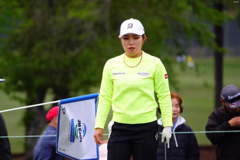 寒さを信じた」バーディ締め 古江彩佳は決勝に滑り込み - ゴルフ総合