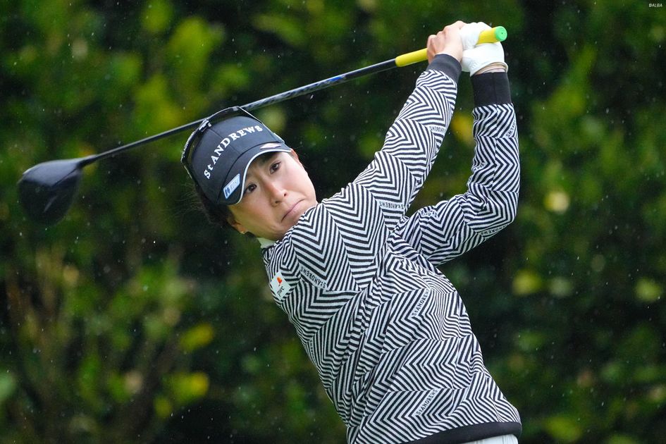 新しいオウンネームボールではワンちゃん2匹が楽しくゴルフ 木戸愛は